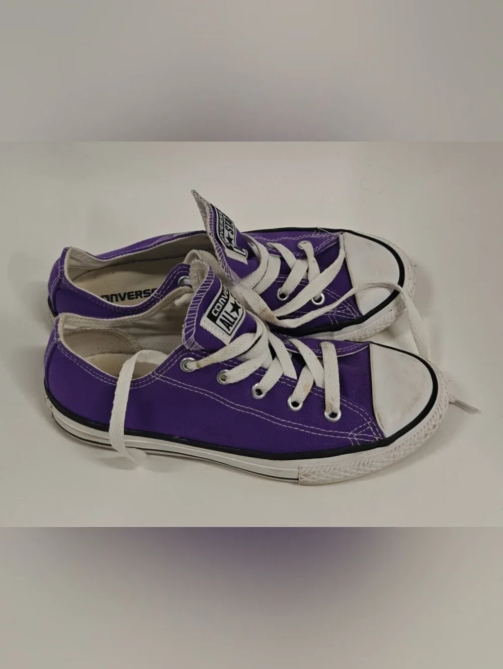 Converse Chuck Taylor All Star Low Electric Purple Youth Size 2 Sneakers Canvas